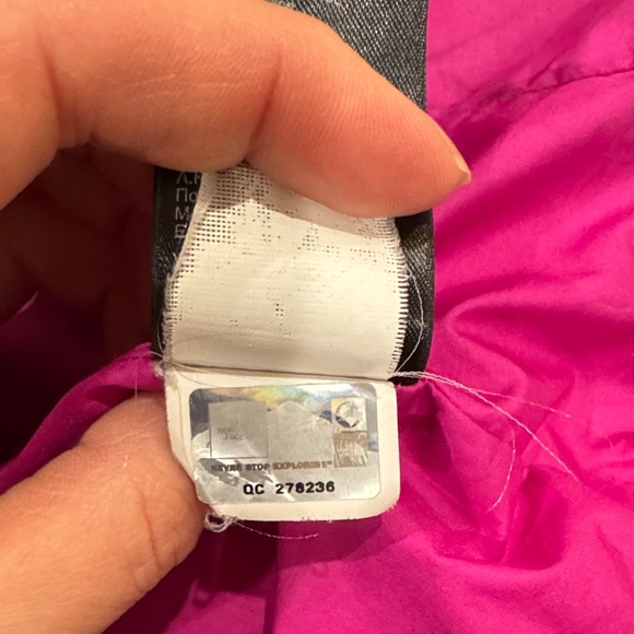 The North Face Fuchsia Lined Down/synth fill Puffer Jacket - Picture 8 of 12